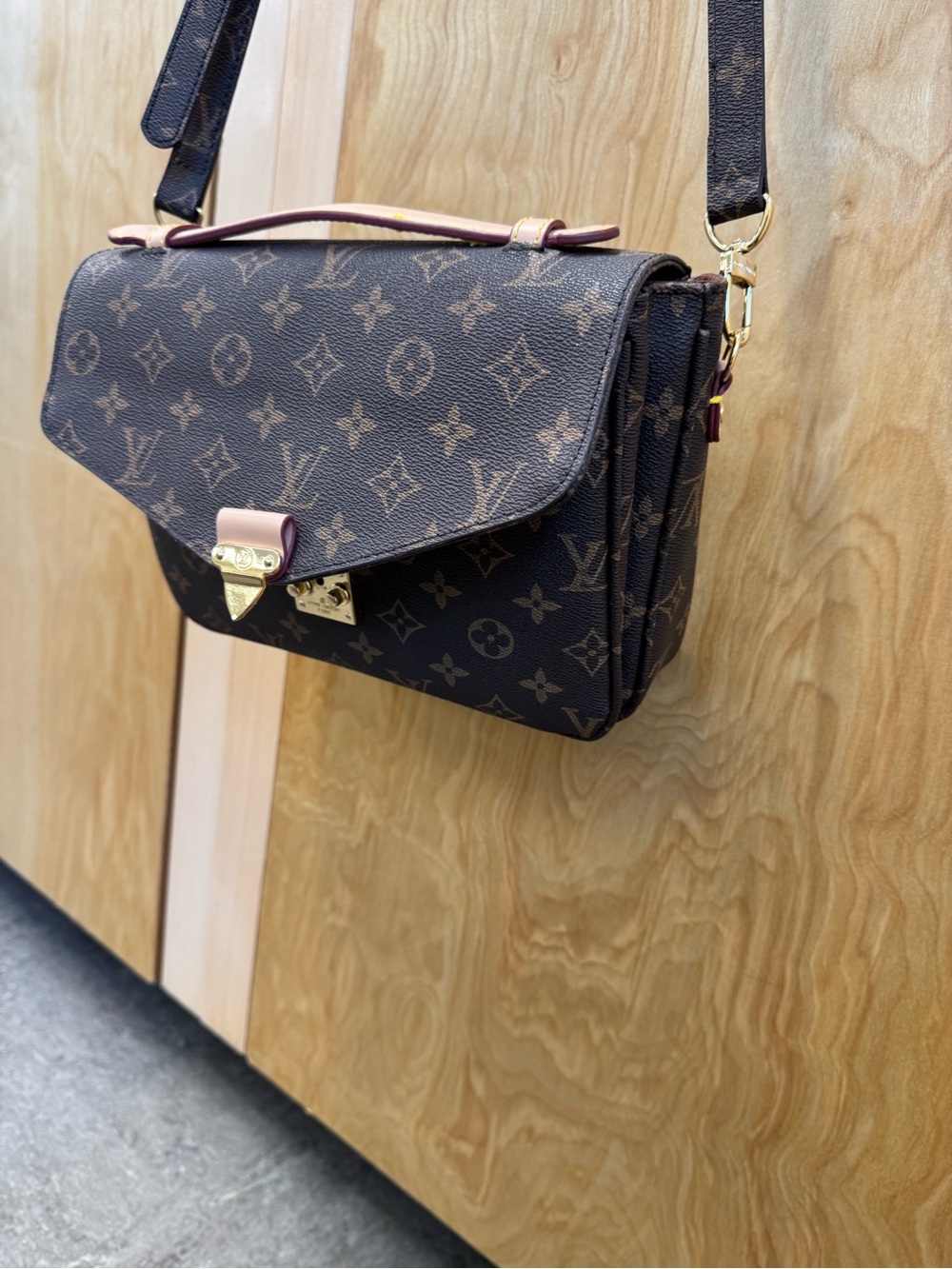 Purse - Picture 10 of 11